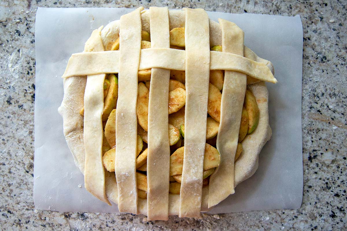 Partially woven lattice pie crust