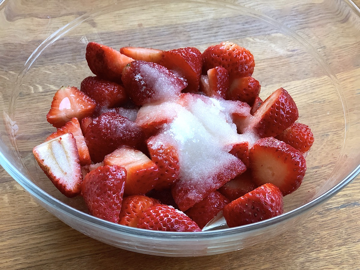 Cut strawberries, sugar, lemon juice, and a touch of salt in a glass bowl.