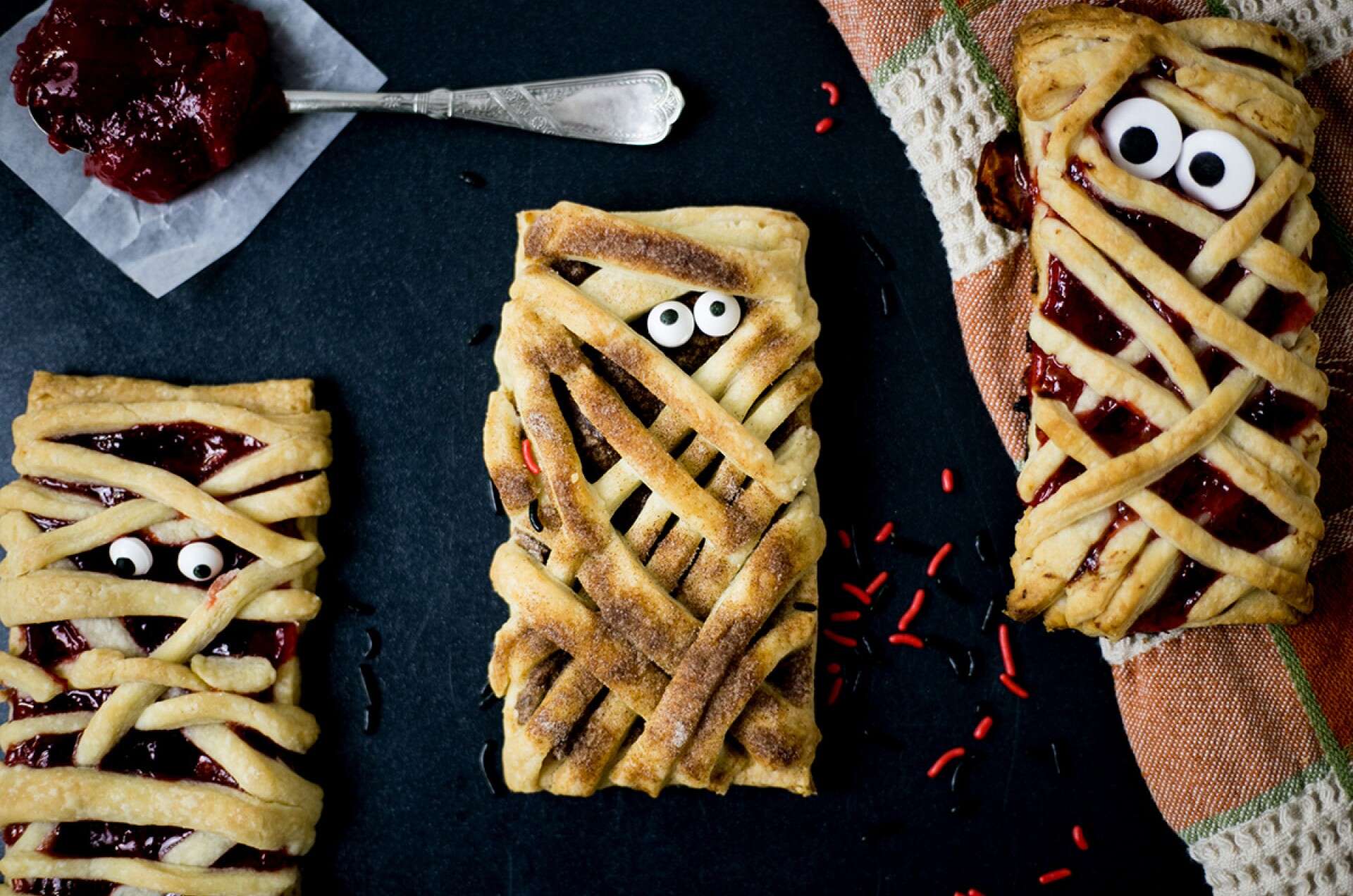 Baked Halloween mummy hand pies