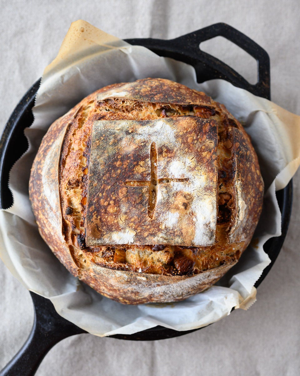 Fig and walnut sourdough crust