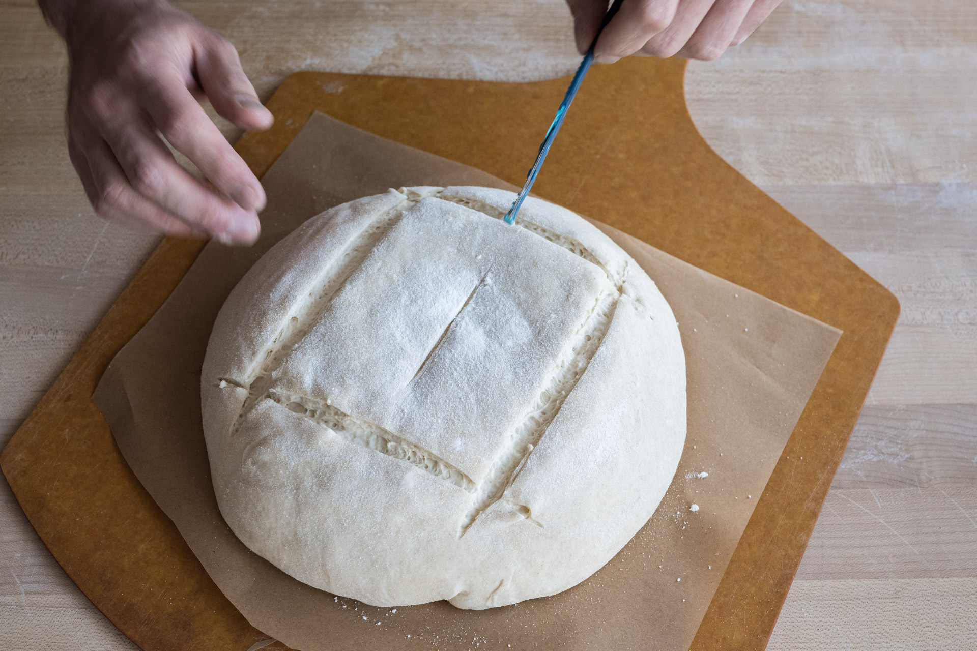 Scoring bread dough