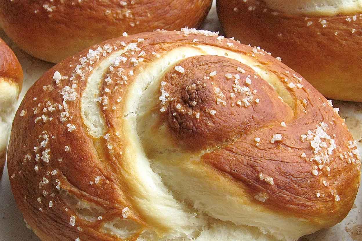 High-Fiber Pretzel Rolls-image