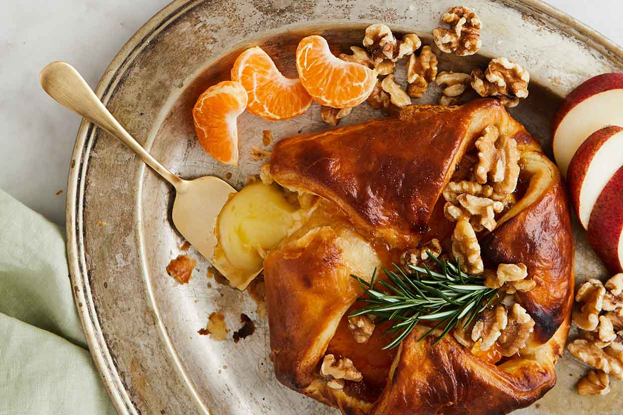 Baked Brie in Puff Pastry With Apricot or Raspberry Preserves Recipe 