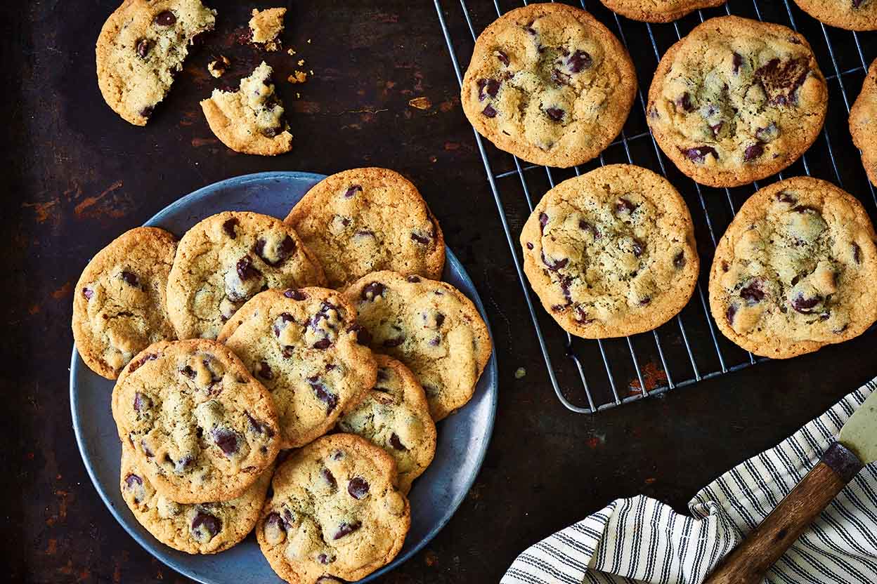 Giant Chocolate Chip Cookie {Perfect for a Bake Sale}