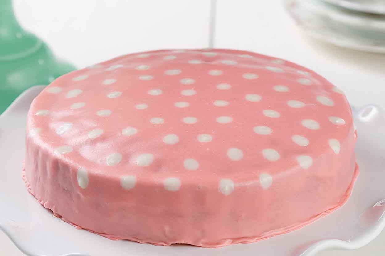 Easy Poured Fondant Icing Recipe