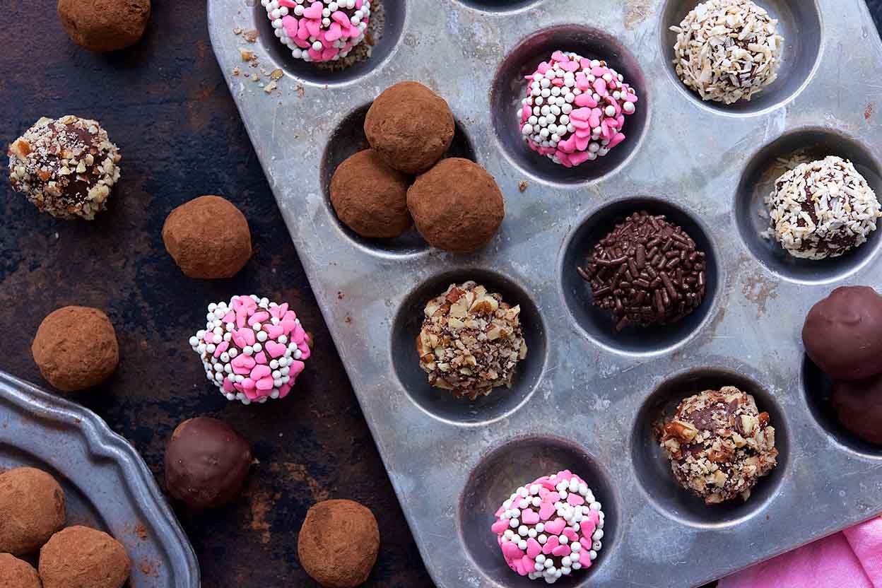 How to make centre filled Blueberry & Truffle flavour chocolates using  plastic & polycarbonate mould 