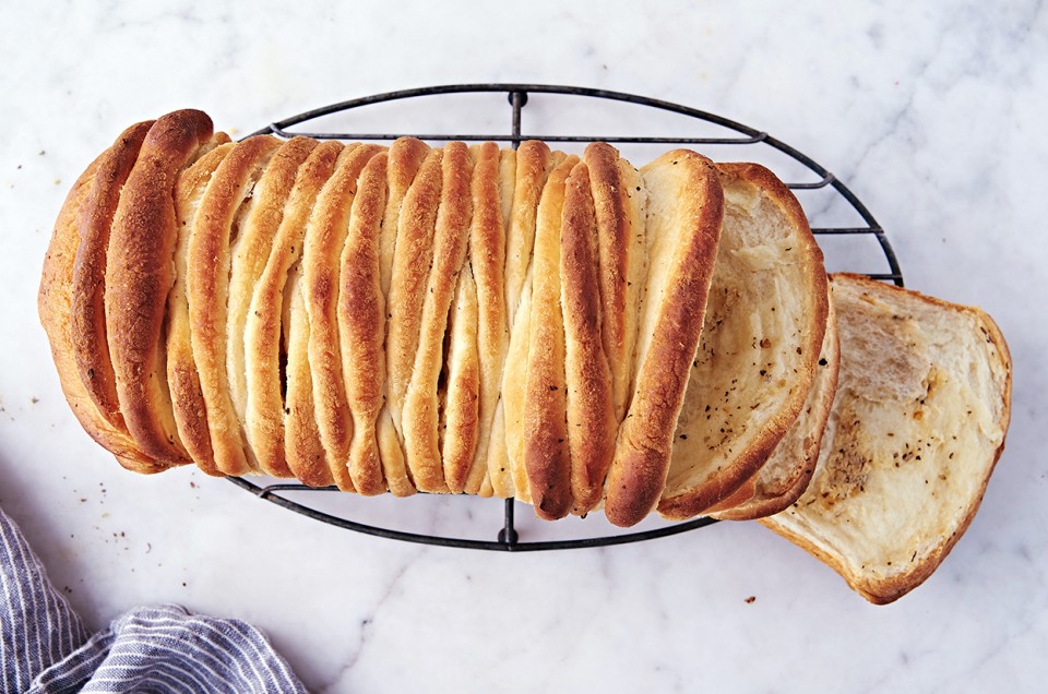 Cheddar Cheese Pull-Apart Bread - select to zoom