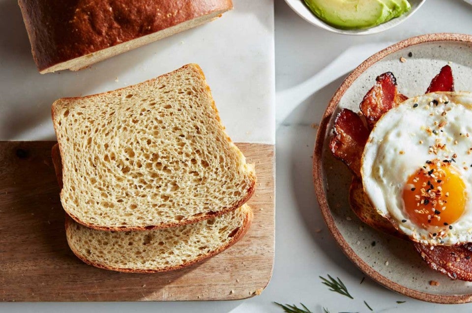 Slices of keto-friendly sandwich bread