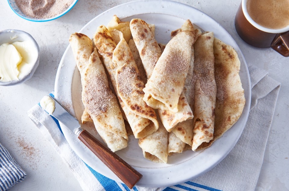 Rolled lefse on plate
