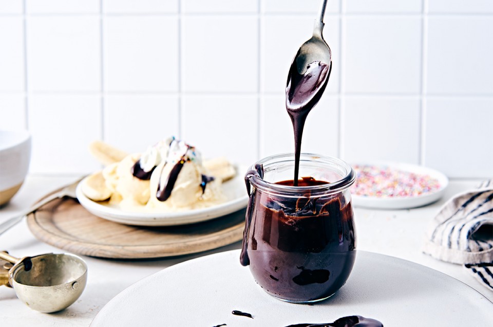 Quick and Easy Fudge Sauce - select to zoom