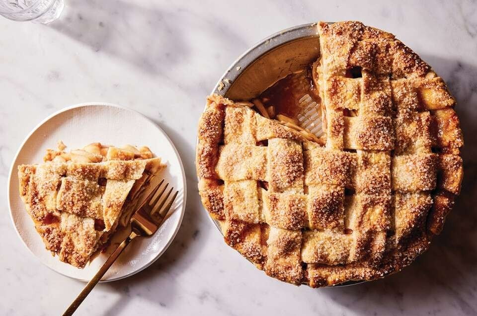 dutch caramel apple pie - Blue Bowl