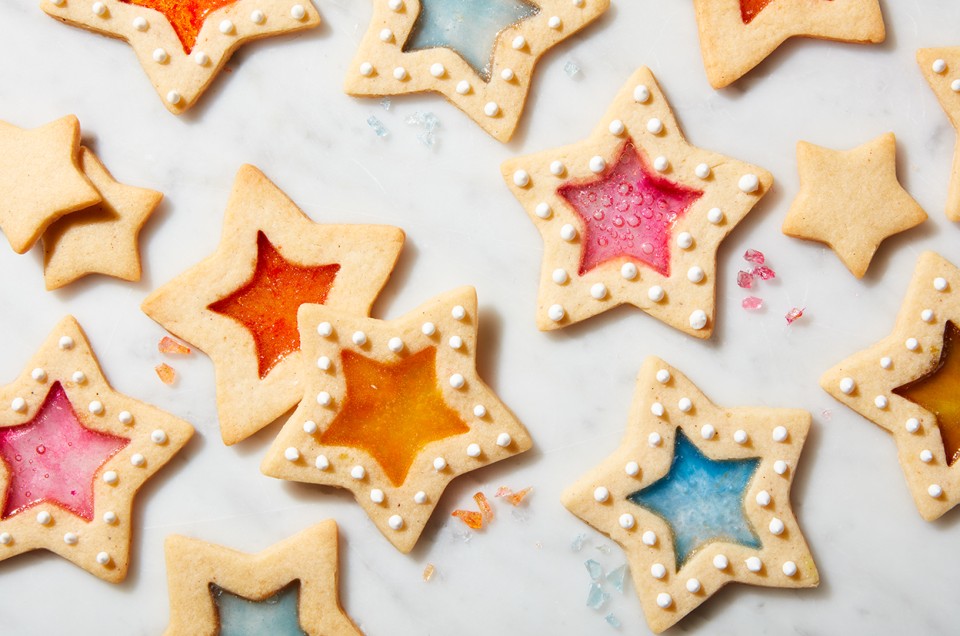Star-shaped cookies with colored sugar filling