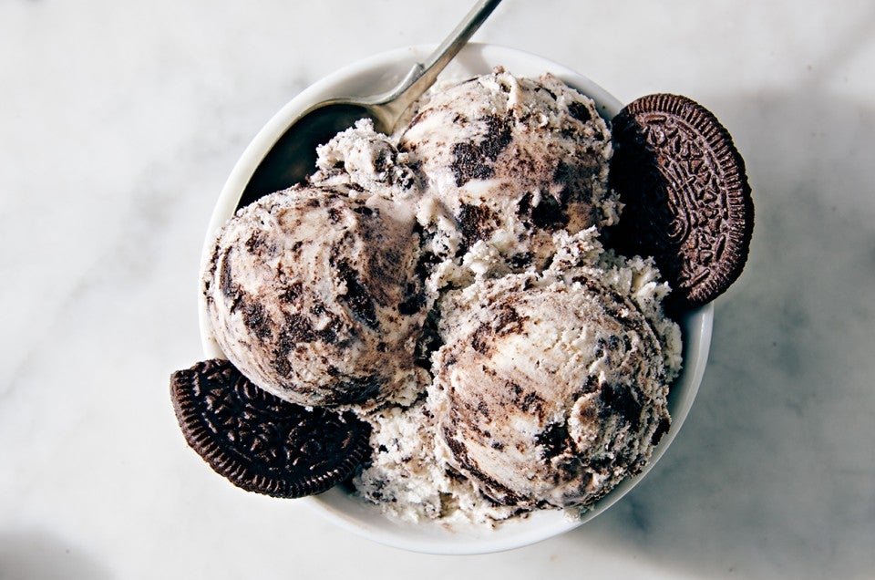 Cookies and Cream Ice Cream - The Daring Gourmet