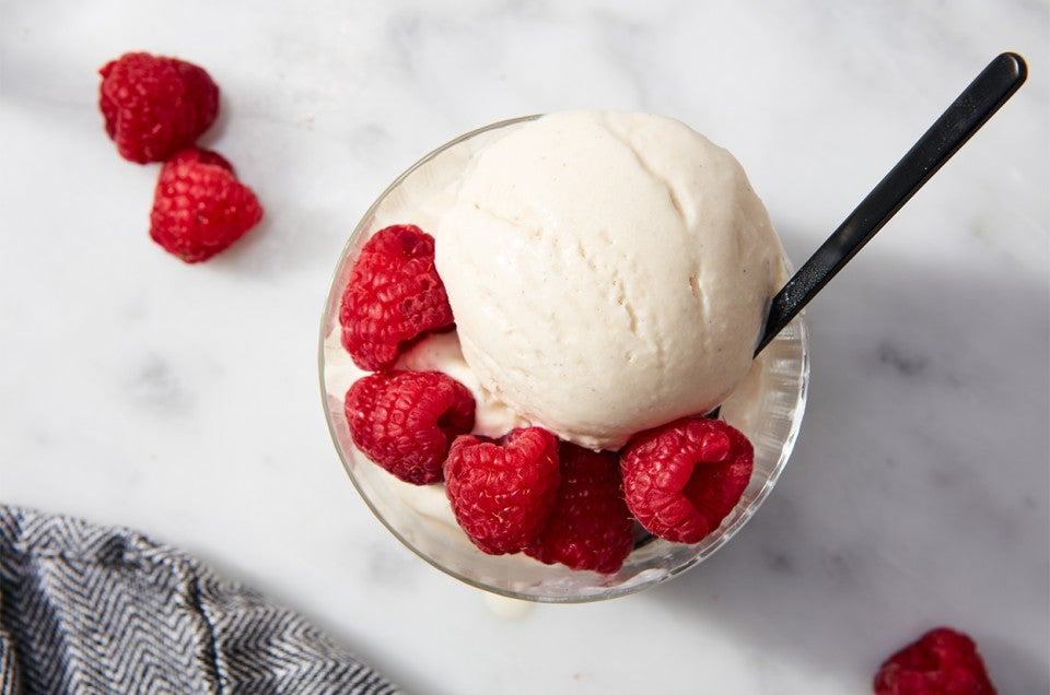 Vanilla Ice Cream made with baking sugar alternative - select to zoom