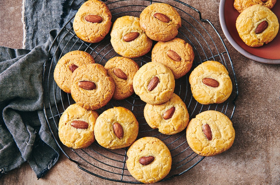 Chinese Almond Cookies - select to zoom