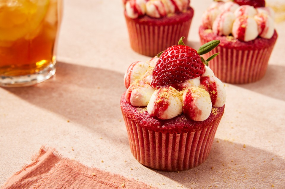 Strawberry Cheesecake Cupcakes - select to zoom