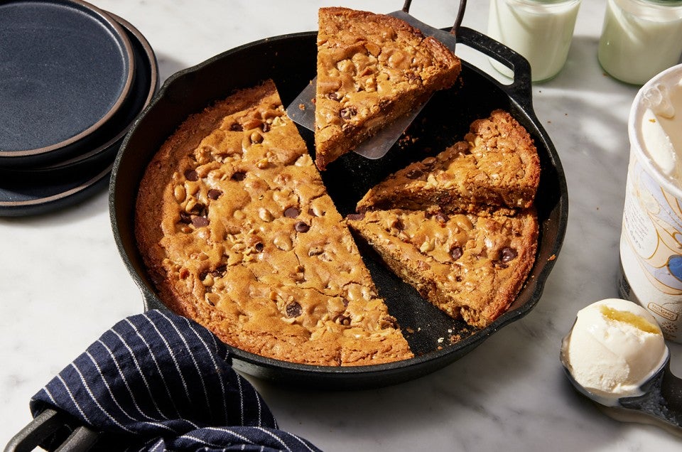 Skillet Chocolate Chip Cookie Recipe - Easy Chocolate Chip Skillet Cookie