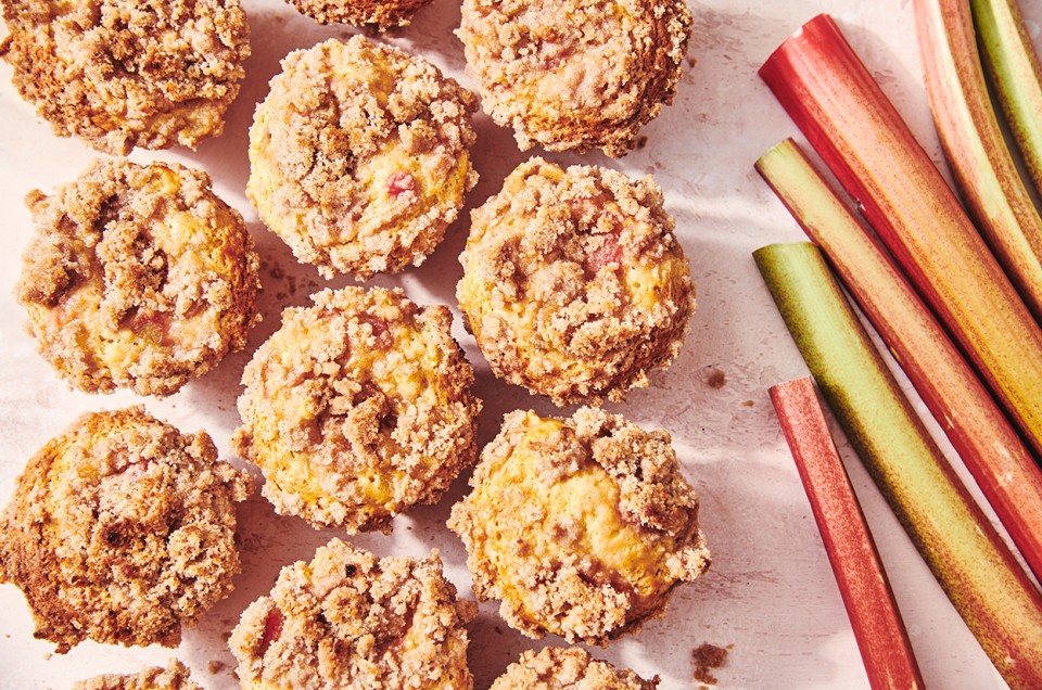 Rhubarb-Filled Streusel Muffins - select to zoom