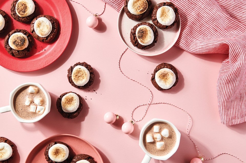 Spiced Hot Cocoa Cookies with Marshmallow Middles - select to zoom