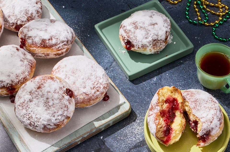 Pączki (Polish Doughnuts) being served - select to zoom