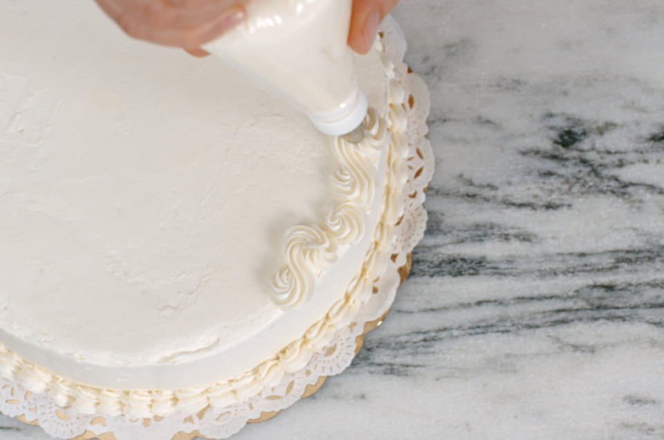 Cake Decorating Tips via @kingarthurflour