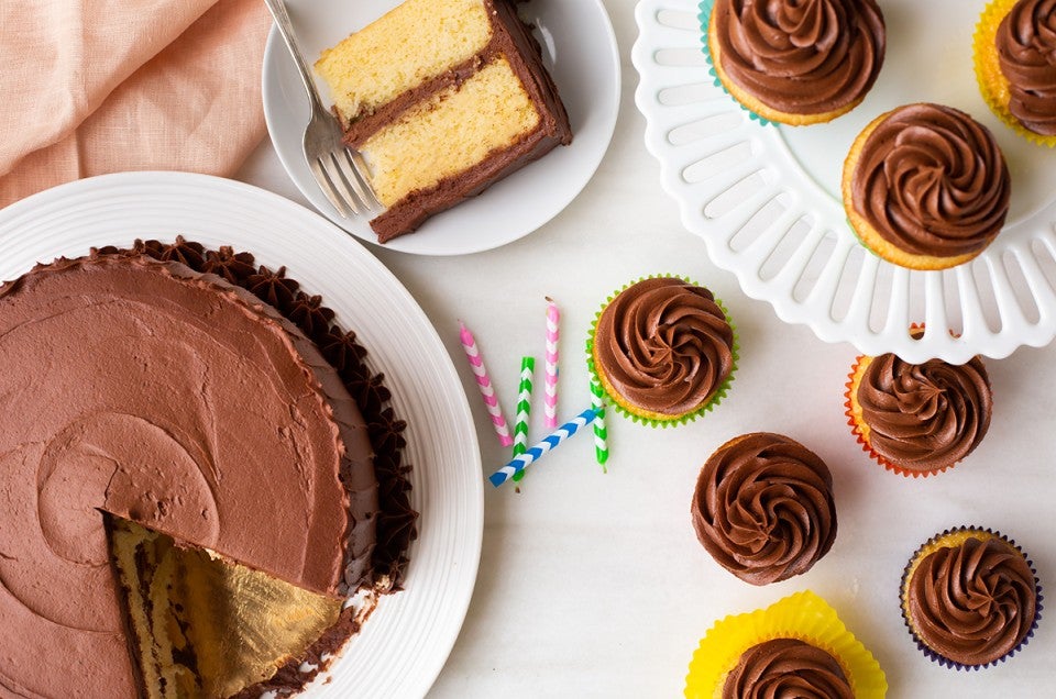 How to convert cake to cupcakes via @kingarthurflour