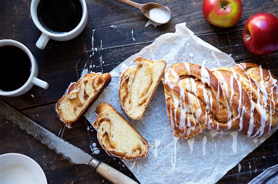 Cinnamon-Apple Twist Bread Bakealong via @kingarthurflour