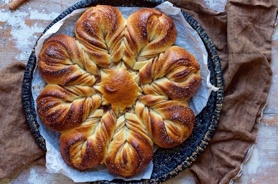 Cinnamon Star Bread Bakealong via @kingarthurflour