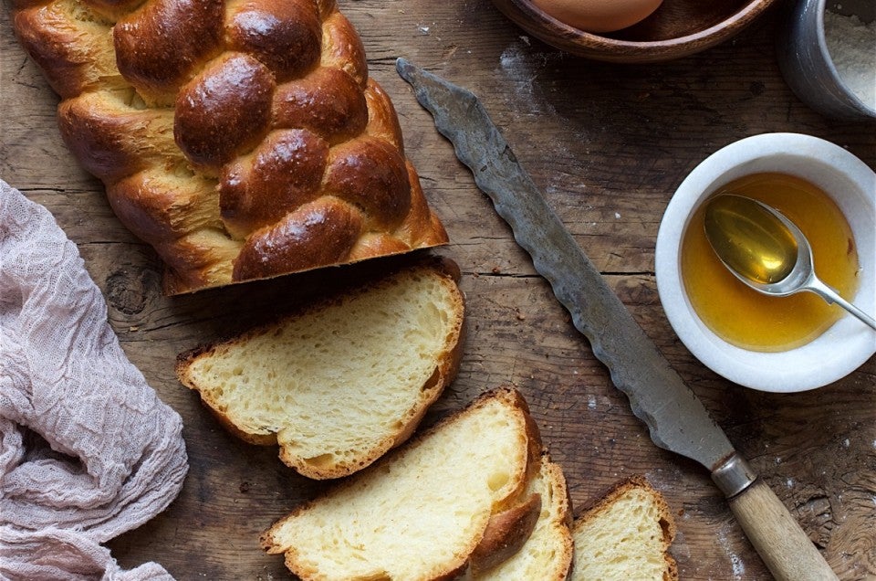 Classic Challah Bakealong via @kingarthurflour