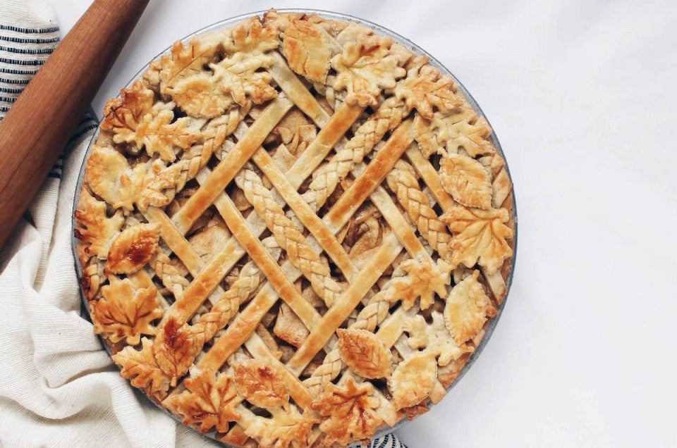 Decorative pie crust via @kingarthurflour