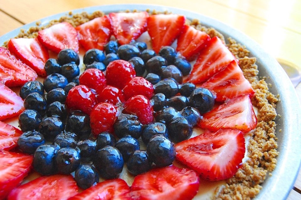 How to glaze berries via @kingarthurflour