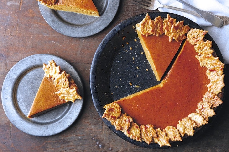 How to keep pumpkin pie from cracking via @kingarthurflour