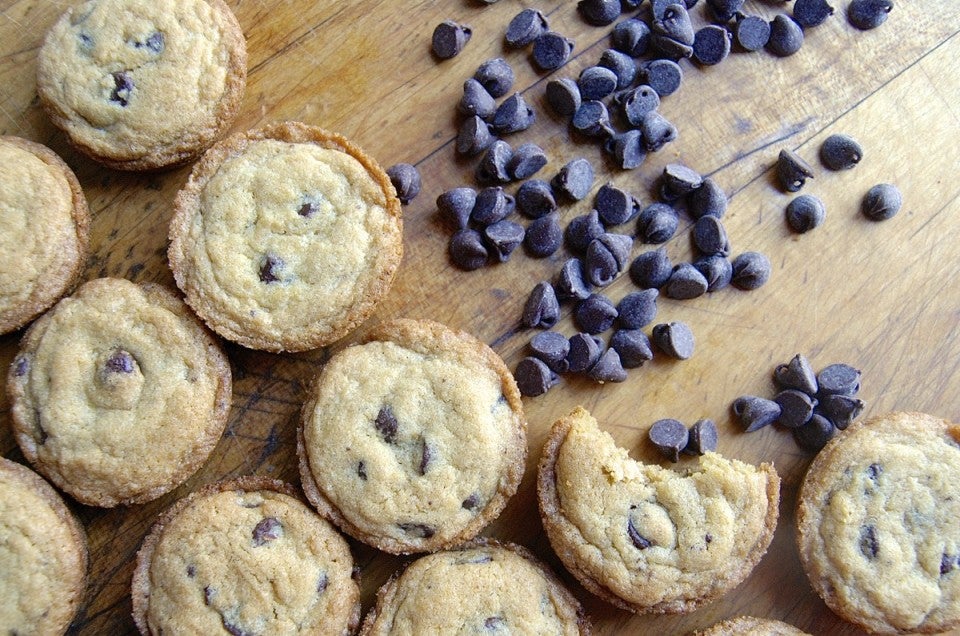 Muffin Pan Chocolate Chip Cookies via @kingarthurflour