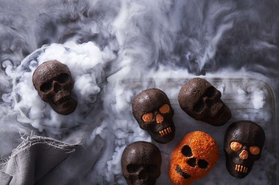 Halloween Skull Cakes via @kingarthurflour