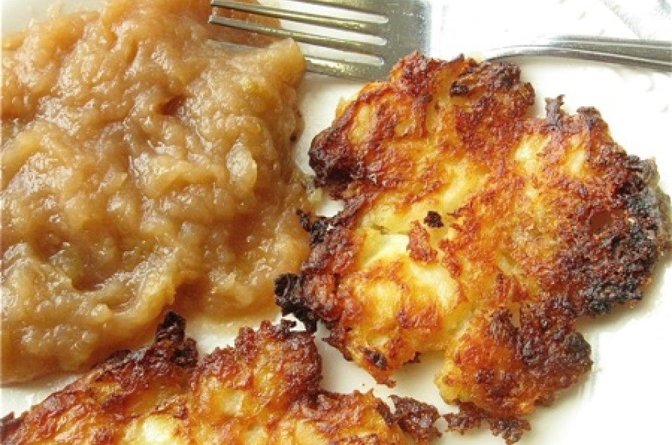 baked latkes with applesauce