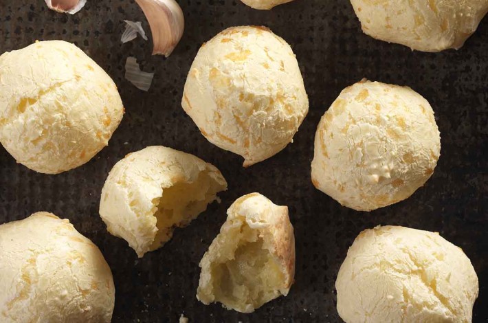 Brazilian Cheese Buns (Pão de Queijo)