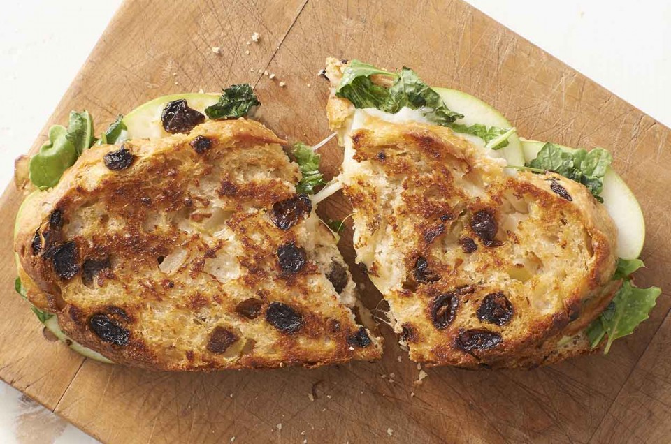 Grilled Cheese with Apple and Arugula