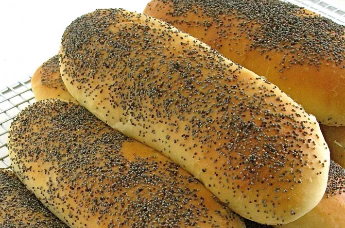 Chicago Red Hot Poppy Seed Buns