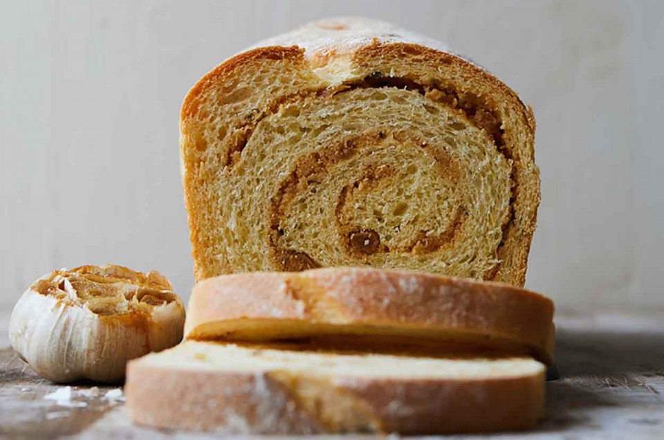 Semolina Garlic Swirl Bread