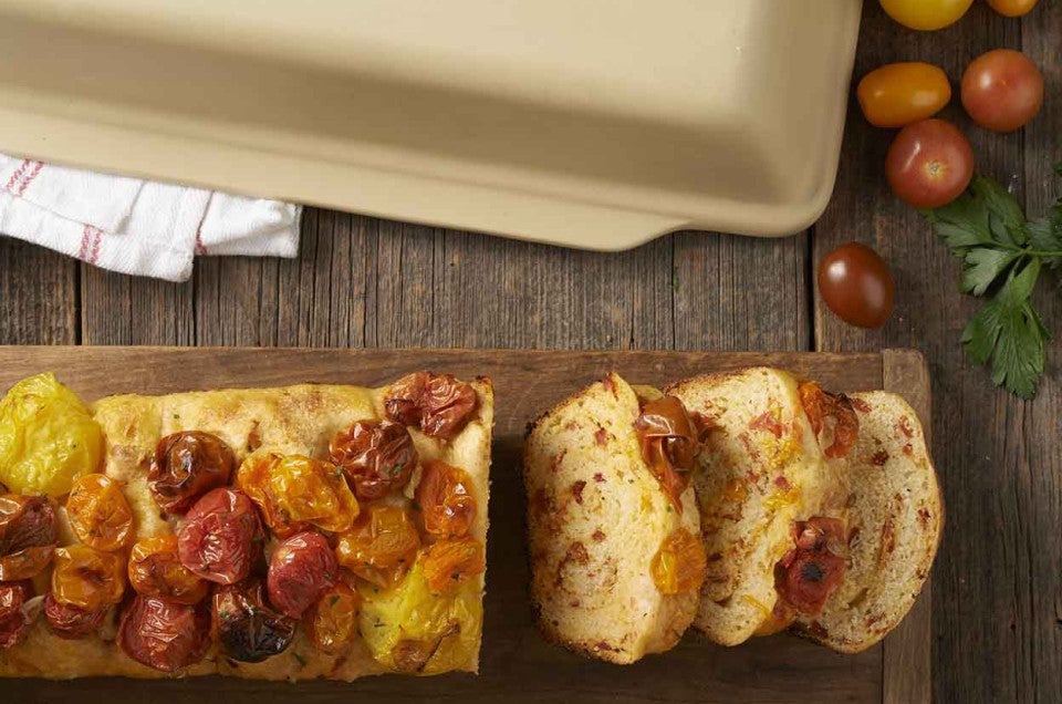 No-Knead Cheddar, Tomato, and Garlic Bread