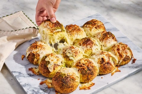 Cheesy Pesto Pull-Apart Rolls - select to zoom