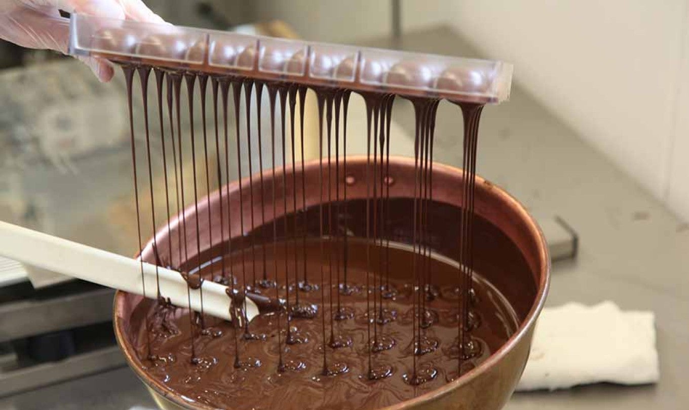 Tempering Chocolate The Easy Way (No Thermometer) - Sweet 2 Eat Baking