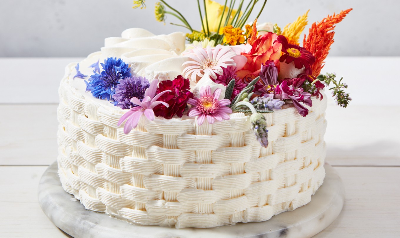 How to pipe and decorate a celebratory basket-weave cake