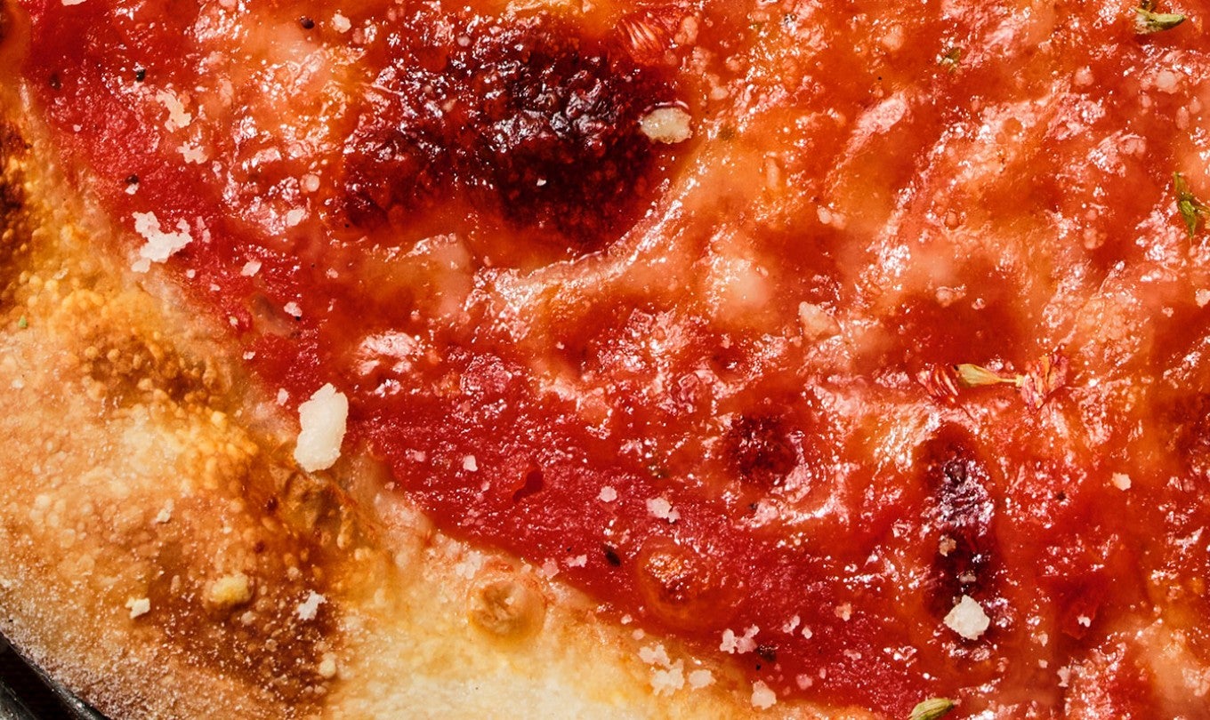 Detailed shot of a cheese pizza.