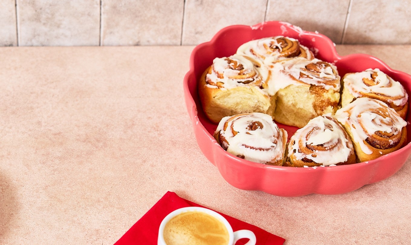 Cinnamon Bun Mix & Emile Henry Heart Pan