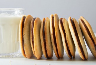 Almond Crisp Sandwich Cookies