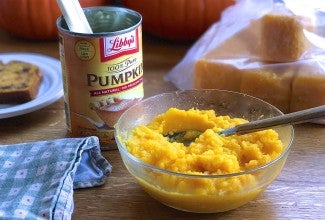 Bowl of pumpkin purée