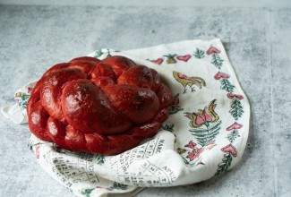 Round red challah 