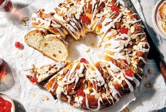 Braided Christmas Bread (Hefekranz)