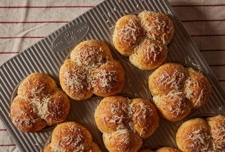 Cacio e Pepe Clover Rolls 